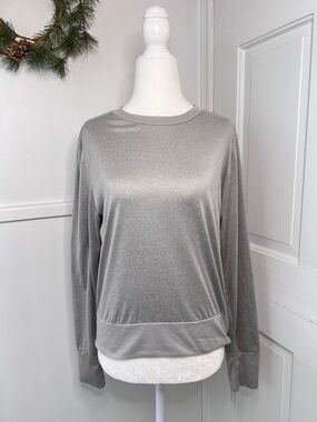 Vuori Daydream Crew Long Sleeve Activewear Top in Light Heather Grey